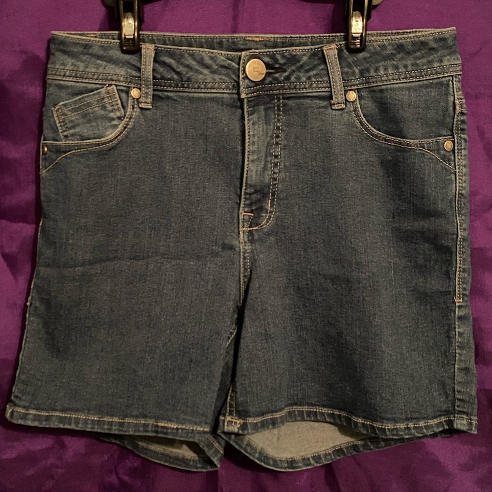 1822 Denim Blue Jean Shorts Casual Mid-Length. Size 28.